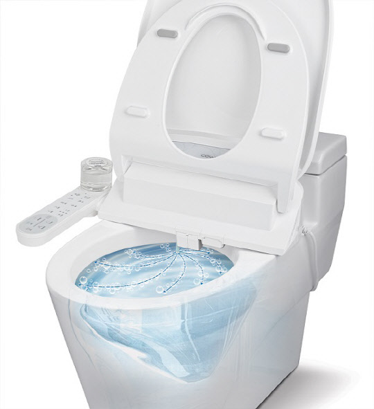 위생 트렌드가 떠오르면서 자동 살균까지 진행해 주는 비데가 인기를 얻고 있다. <코웨이 제공>